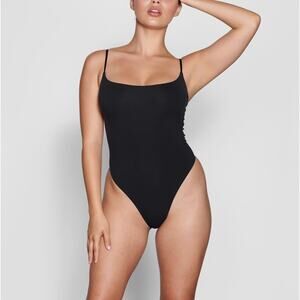 SKIMS Fits Everybody Cami Bodysuit Onyx Black Size Medium Spaghetti Strap